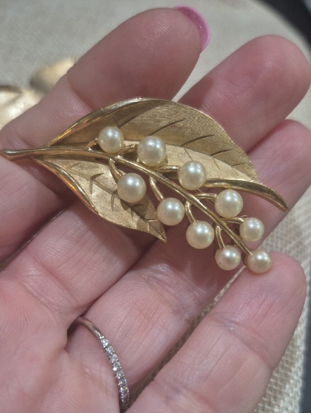 Crown Trifari Gold Leaf Faux Pearl Brooch Set Of 2 - Picture 4 of 5